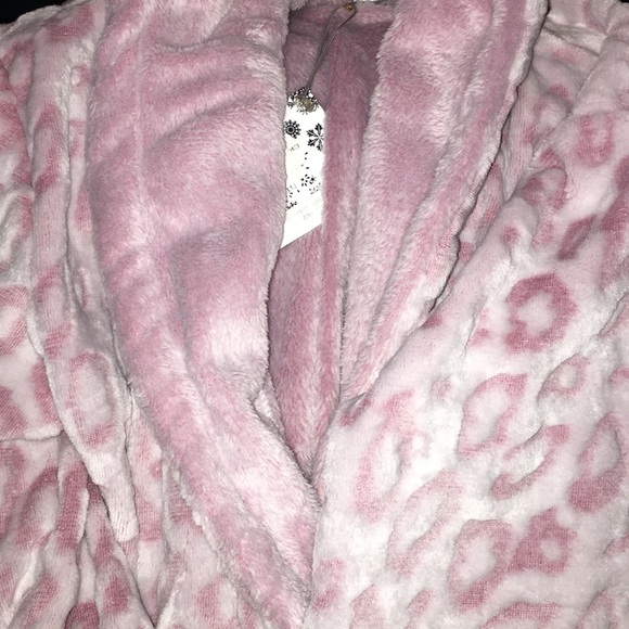 Lights off Robe - Picture 4 of 6